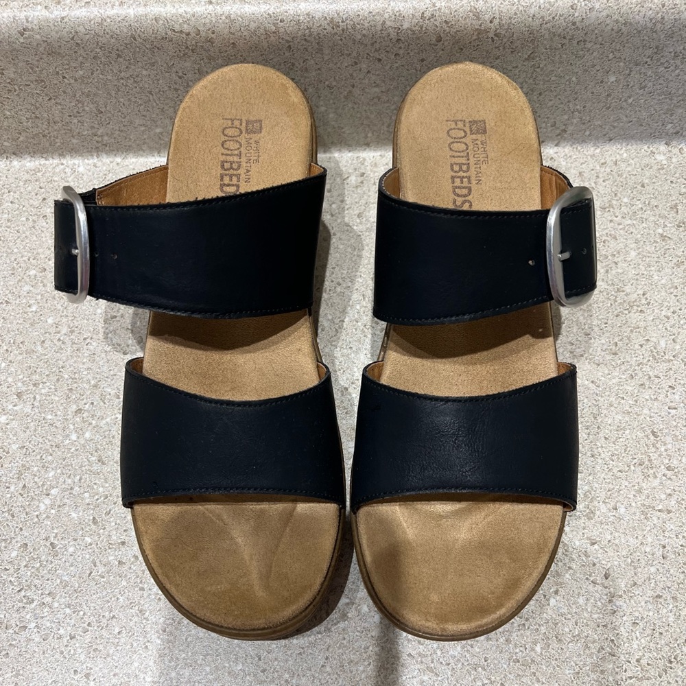 Very gently used women’s White Mountain sandals in size 11.